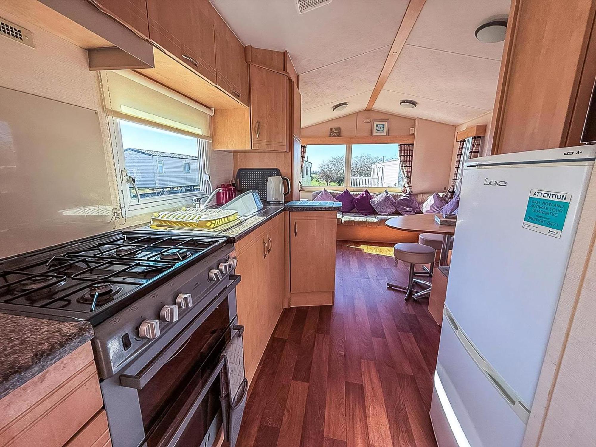 Lovely 6 Berth Caravan At Skipsea Sands Park In Yorkshire Ref 41053sf Barmston