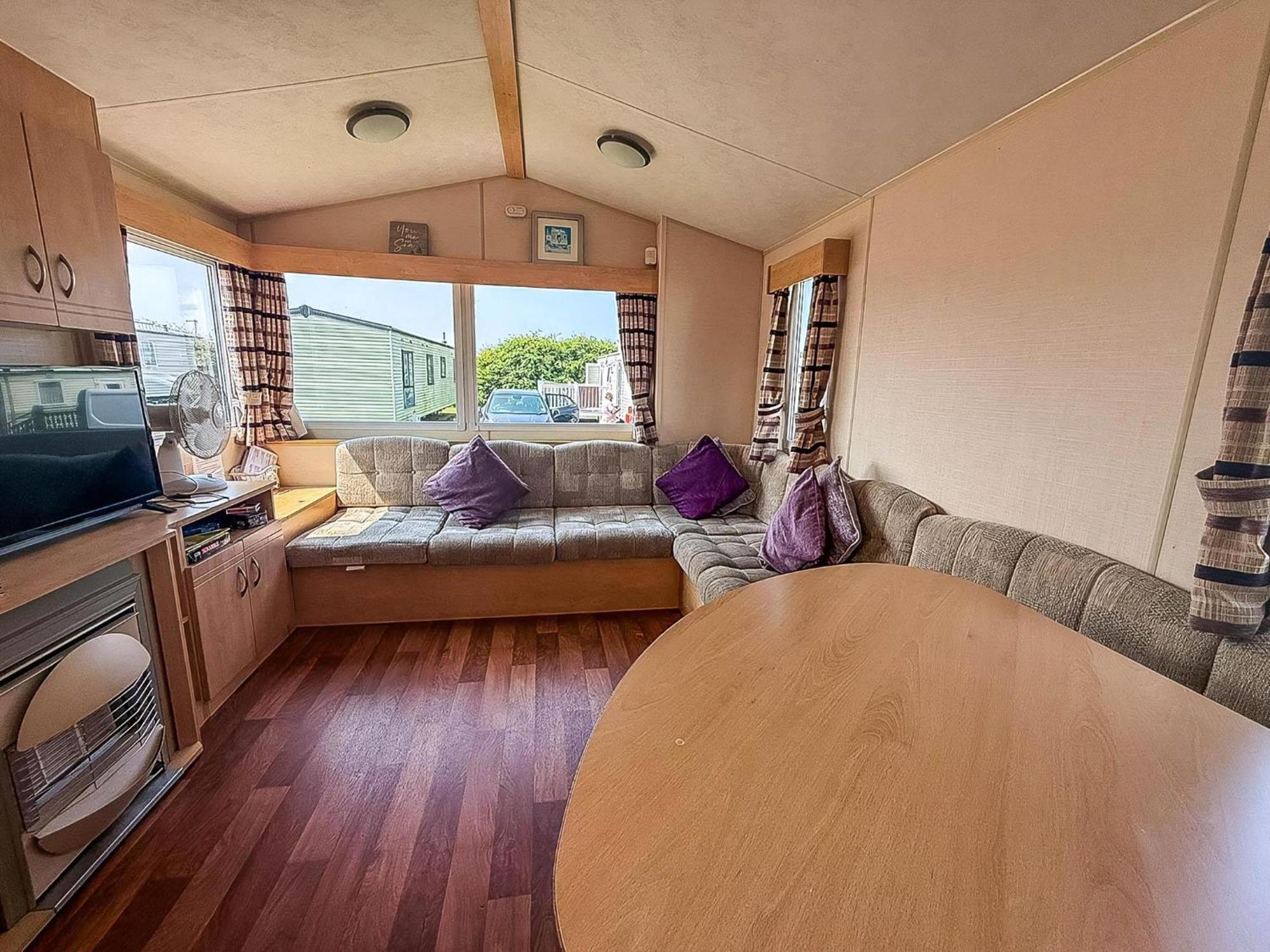 Lovely 6 Berth Caravan At Skipsea Sands Park In Yorkshire Ref 41053sf * Barmston