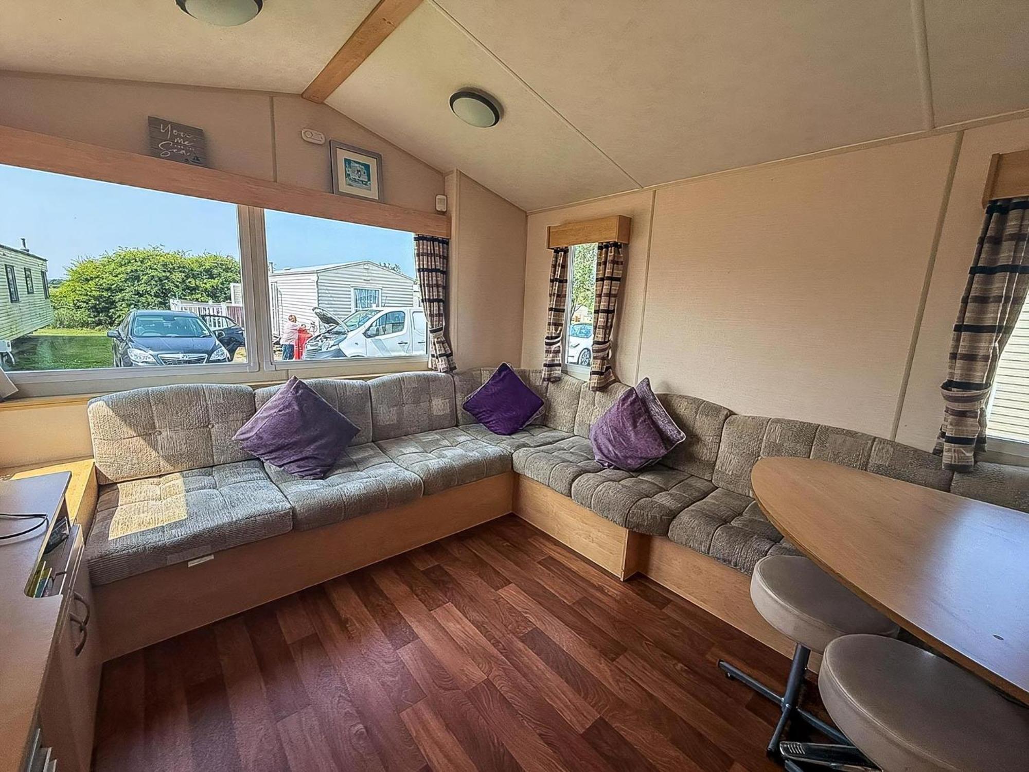 Lovely 6 Berth Caravan At Skipsea Sands Park In Yorkshire Ref 41053sf *