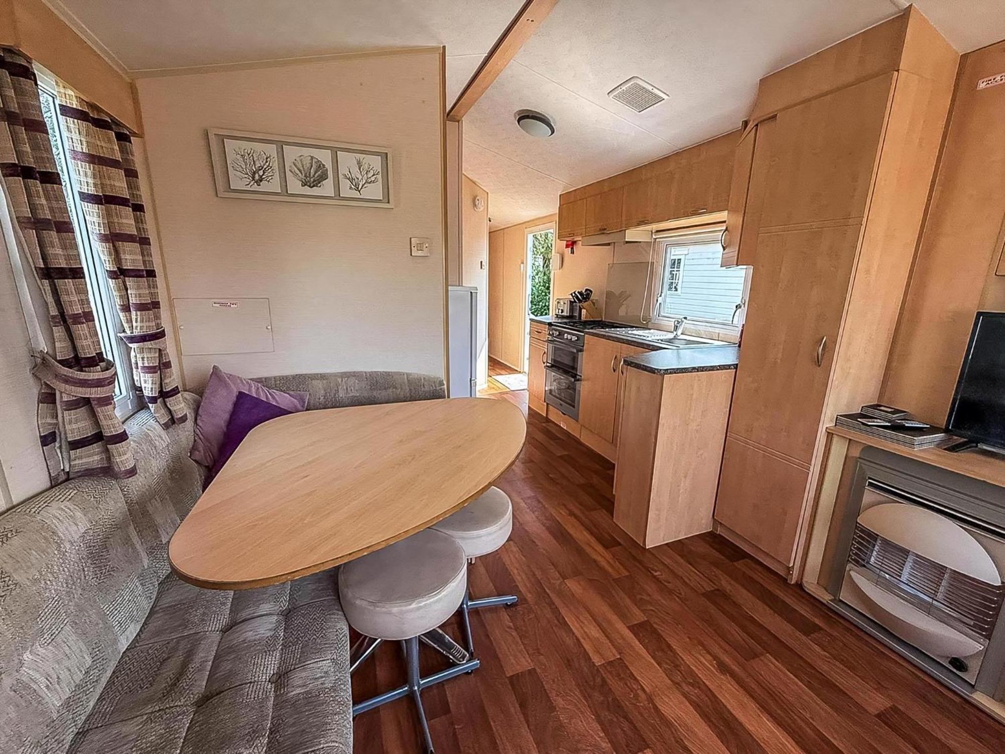 Lovely 6 Berth Caravan At Skipsea Sands Park In Yorkshire Ref 41053sf *