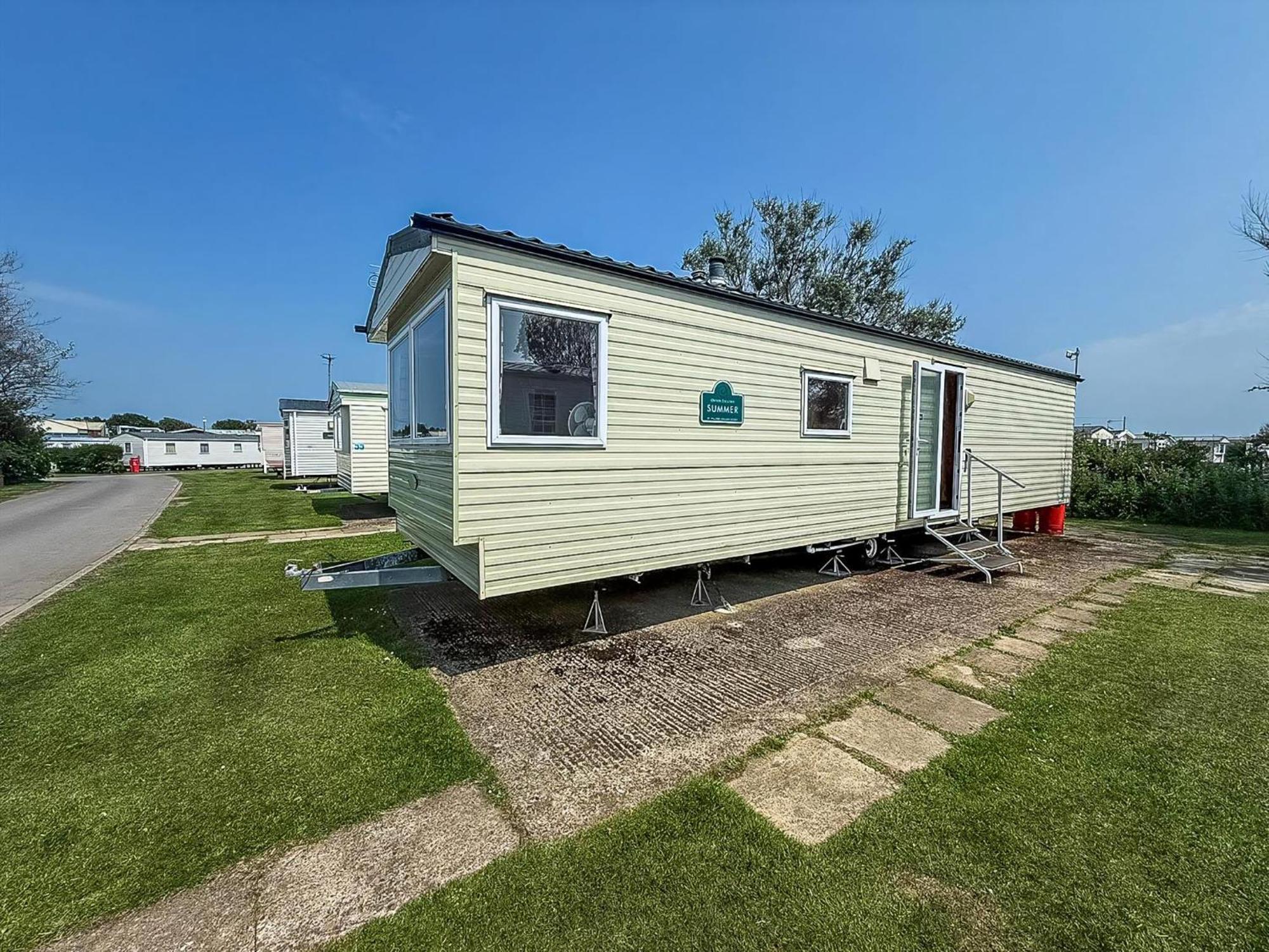 Chalet Lovely 6 Berth Caravan At Skipsea Sands Park In Yorkshire Ref 41053sf